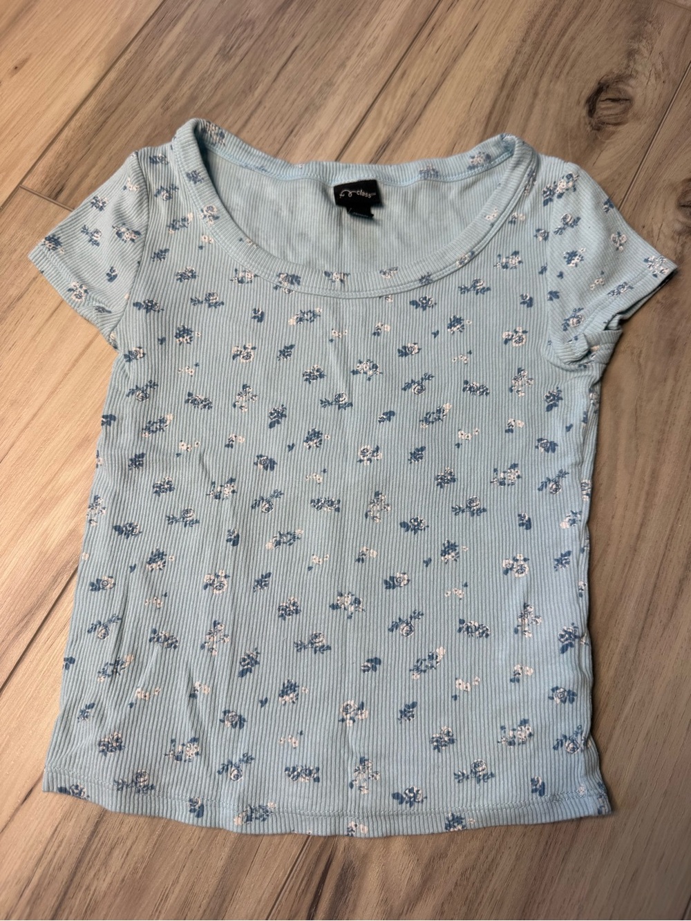 Blue ribbed floral t-shirt